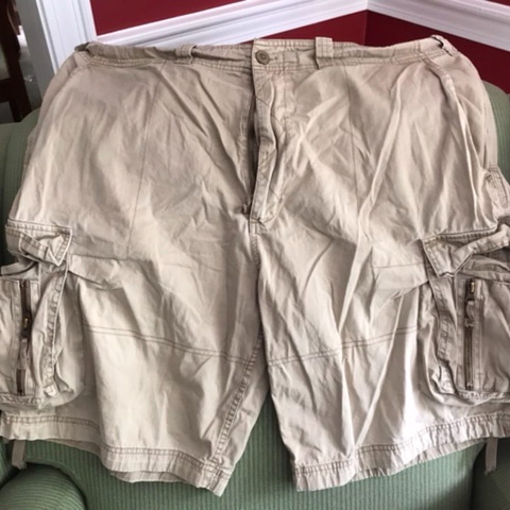 Men’s khaki cargo shorts, size 44